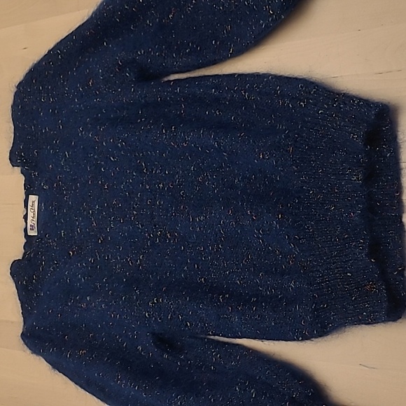 VTG 1970s Haur Hiwa Fuzzy Metallic Detail and Pleated Shoulders Sweater - Picture 4 of 14